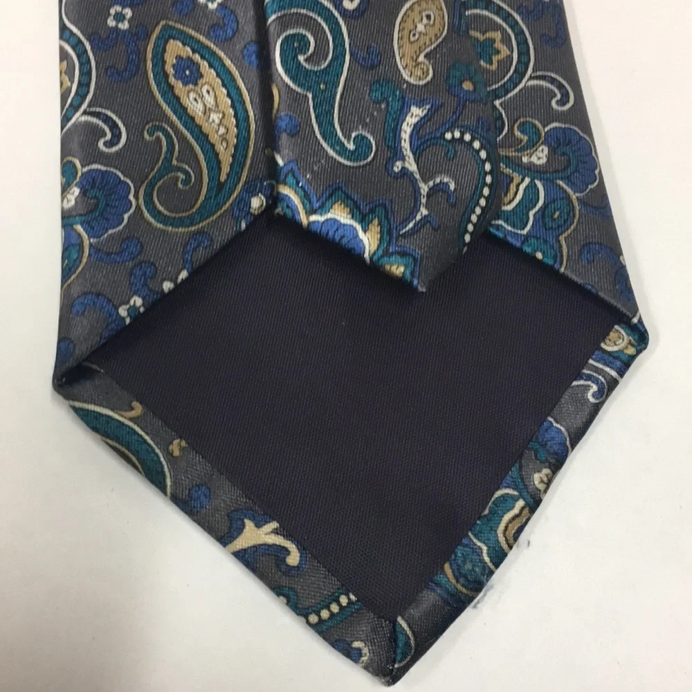 Van Heusen maximum width
